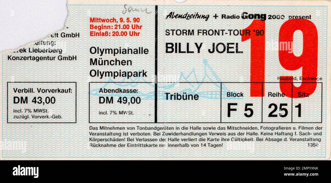 BillyJoel1990-05-09OlympiahalleMunichGermany.jpg