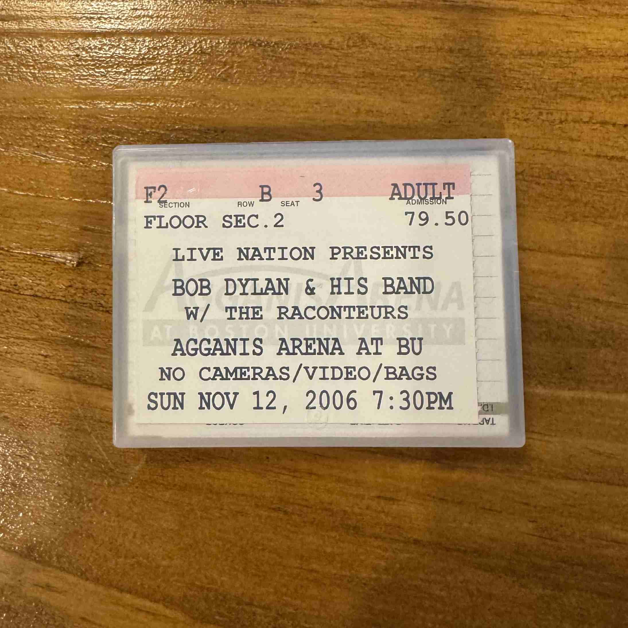 BobDylan2006-11-12AgganisArenaBostonMA.jpg