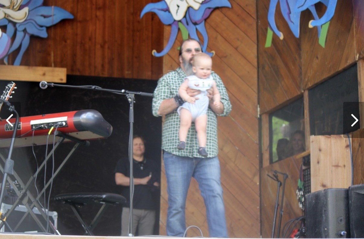 SteveEarleAandTheDukes2011-06-16TellurideBluegrassFestivalTownParkCO.jpg