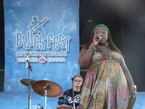 ThornettaDavis2013-07-14WindsorBluesFestCanada.JPG