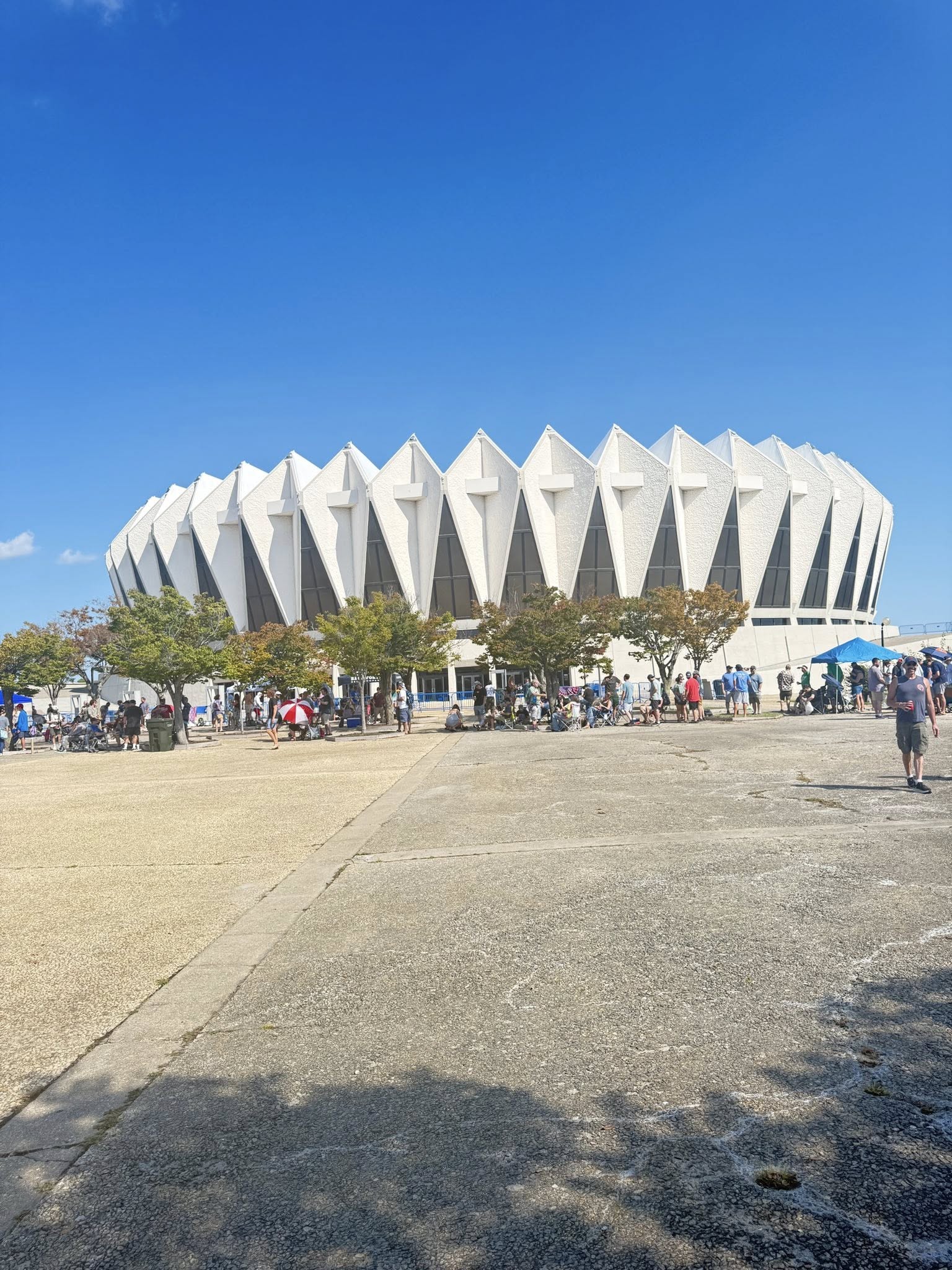 ph2025-09-19HamptonColiseumVA.jpg
